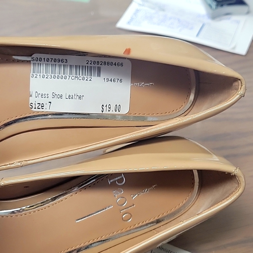 Linea Paolo beige patent leather shoes